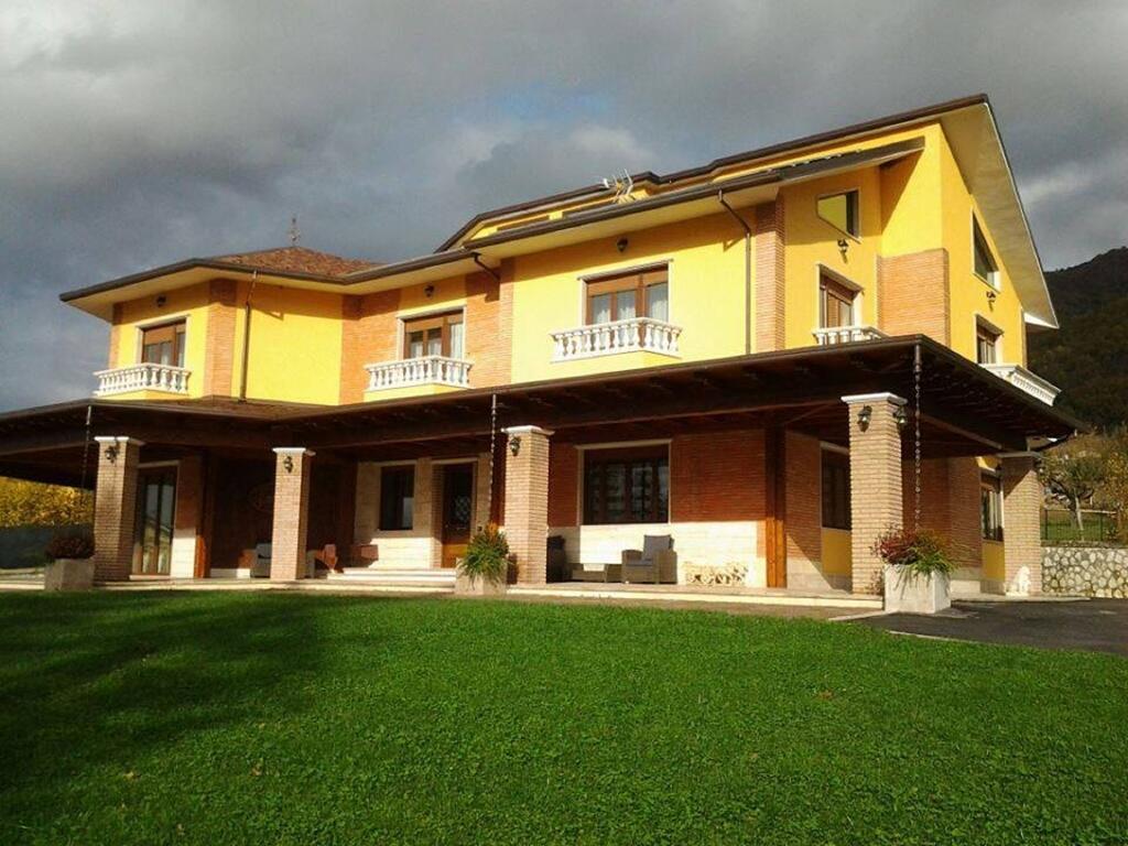 La Villa Guest House Capitignano Exterior photo